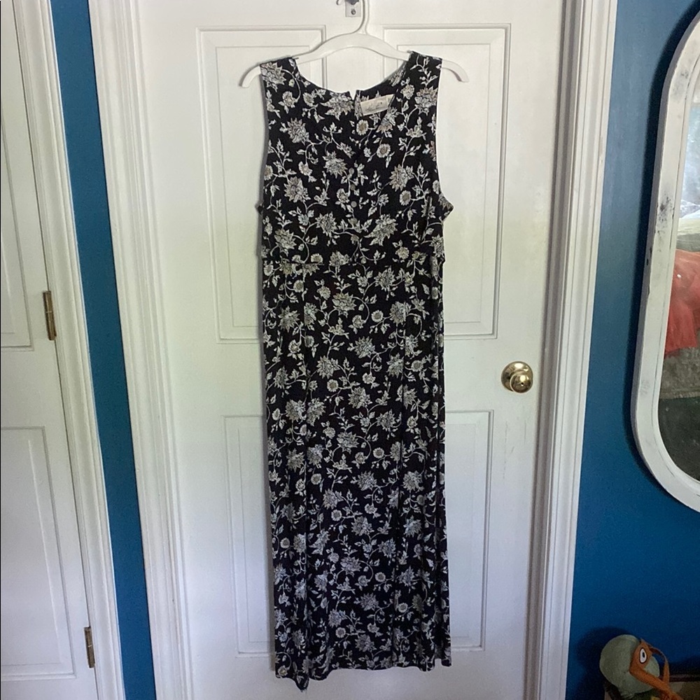 Vintage Black and White Sleeveless Maxi Sundress